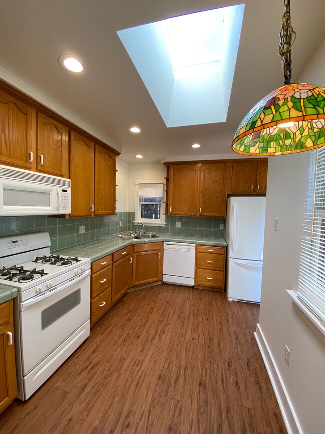 Building Photo - 1242 Susana Street