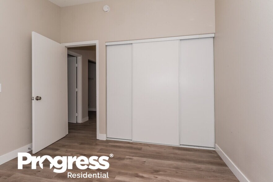 Building Photo - 5225 Panguitch Dr