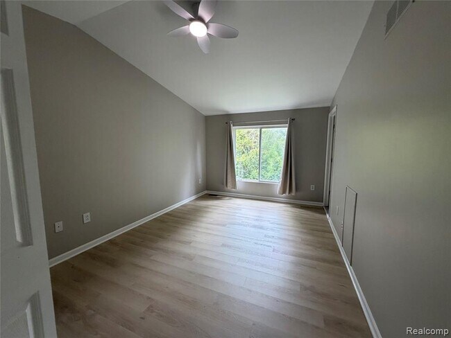 Building Photo - 758 Sandalwood Dr