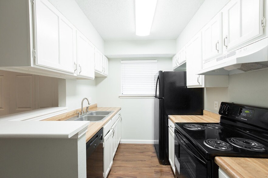 Building Photo - Callaghan Heights Apartments