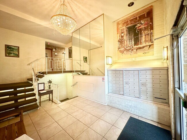 Building Photo - 1 Bed 1 Bath!  Pets Welcome!  Parking!