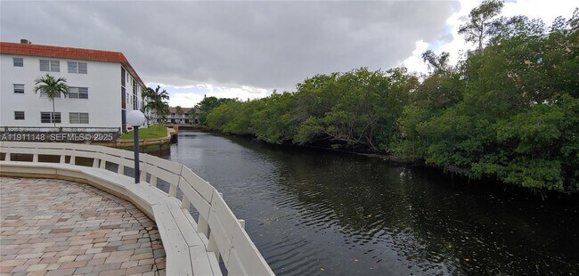 Building Photo - 1400 NE 54th St