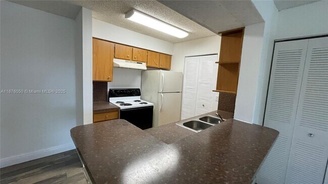 Building Photo - 1247 SW 46th Ave
