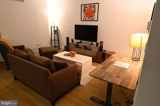 Building Photo - 1230 Penn St NE