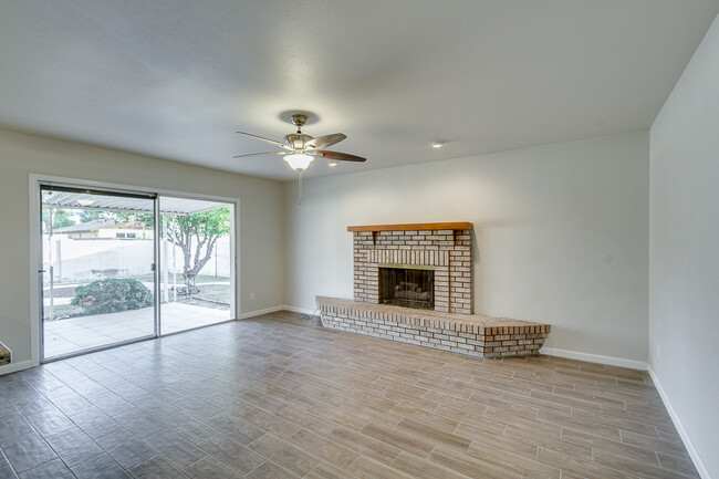 Building Photo - FULLY REMODELED 4 BEDROOM, 2 BATH HOME - M...