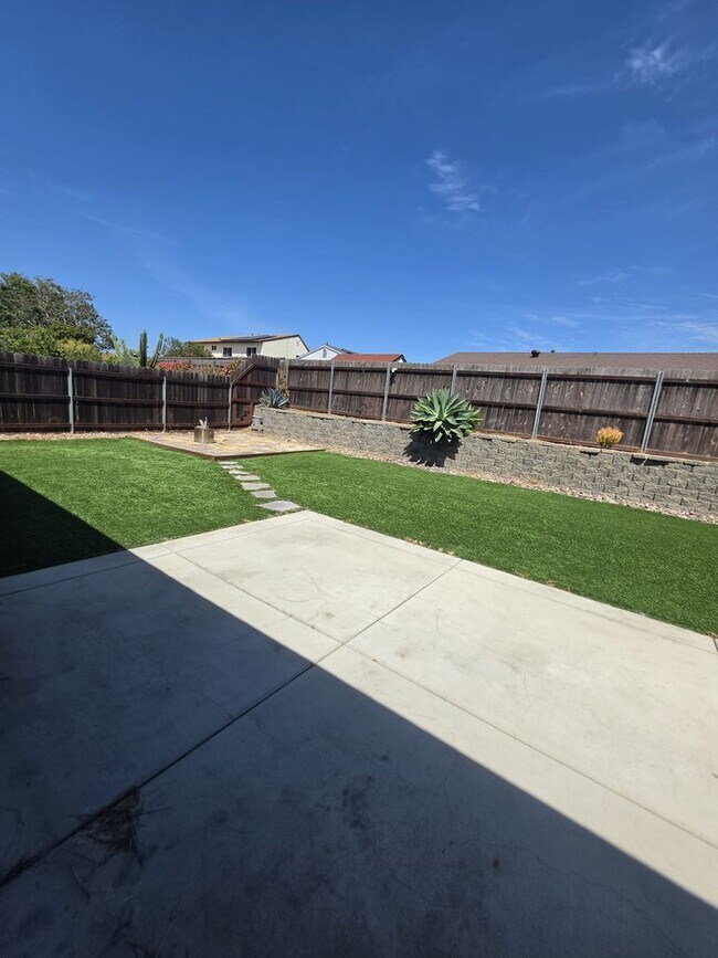 Building Photo - Beautiful 3 bedroom 2 bath Home in Imperial Beach