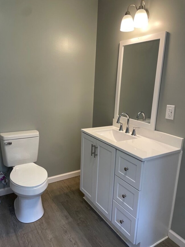 Building Photo - NEWLY RENOVATED 2 BED, 2 BATH HOME WITH GA...