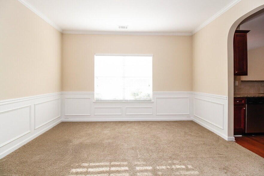 Building Photo - 4940 Hopewell Manor Dr