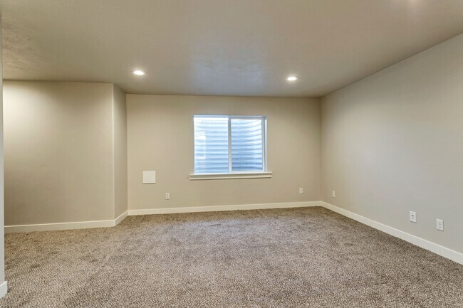 Building Photo - 808 S 1710 E
