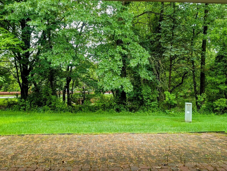 Building Photo - 23 Viburnum Ct
