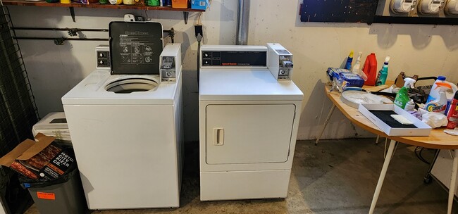 Washer / Dryer - 7706 Blue Ash Rd