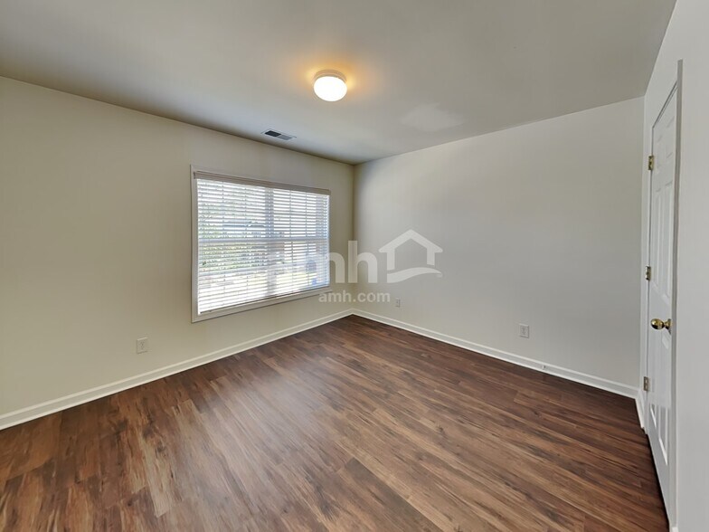 Building Photo - 9839 Jeanette Cir