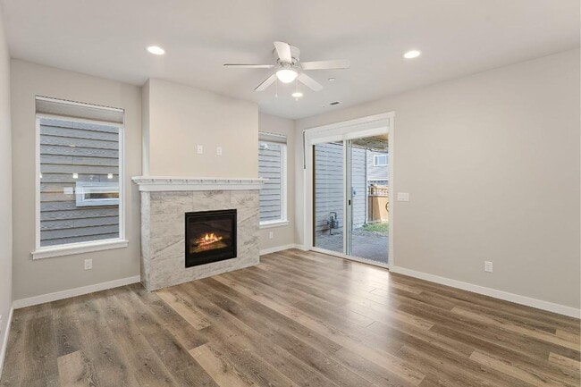 Building Photo - Beautiful Puyallup Corner Lot Home with Office, A/C, Formal Dining & Bonus Loft!
