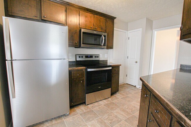 Building Photo - Pet Friendly Three Bedroom!