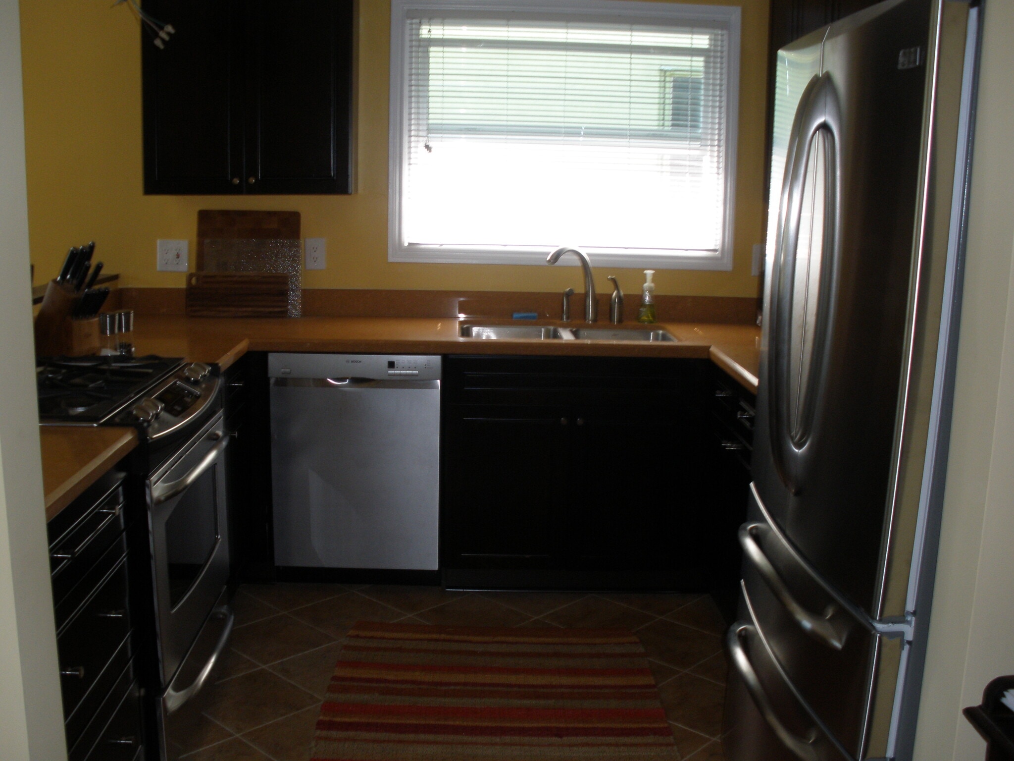 Building Photo - 1334 E 1st St