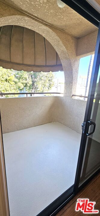 Building Photo - 2349 S Bentley Ave