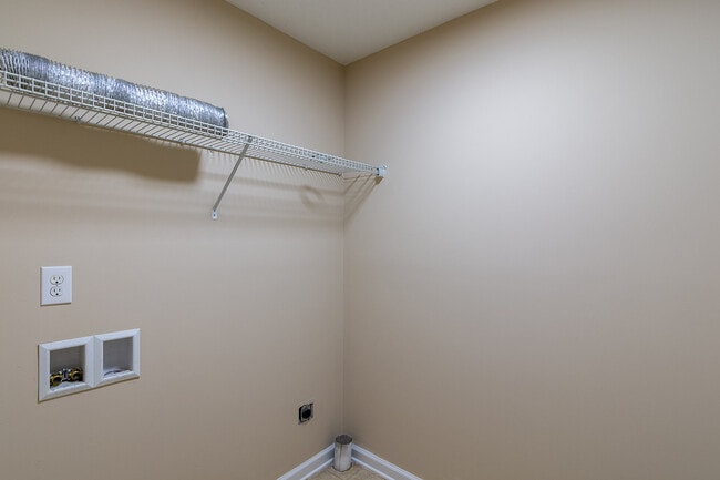 Building Photo - 700 Keyes Dr