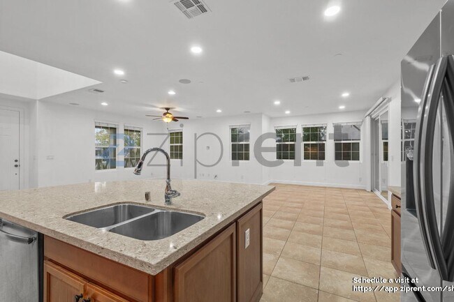 Building Photo - 1271 S Central Pkwy