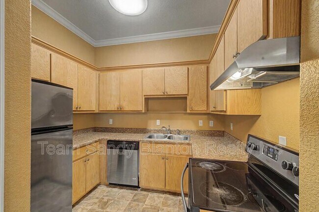 Building Photo - 542 S 72nd Ave