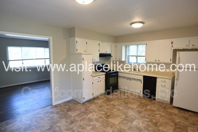 Building Photo - 5521 Perry Ln