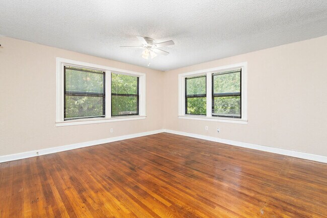 Building Photo - 4035-4039 CHARLOTTE