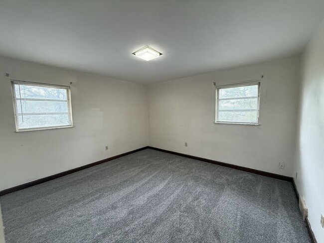 Building Photo - 1111 Elm Park Dr