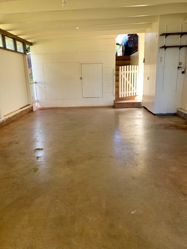 Building Photo - Charming Singe Family Home 3/1/2 with Spacious & Fenced Yard