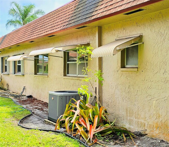 Building Photo - 1912 Palmland Dr