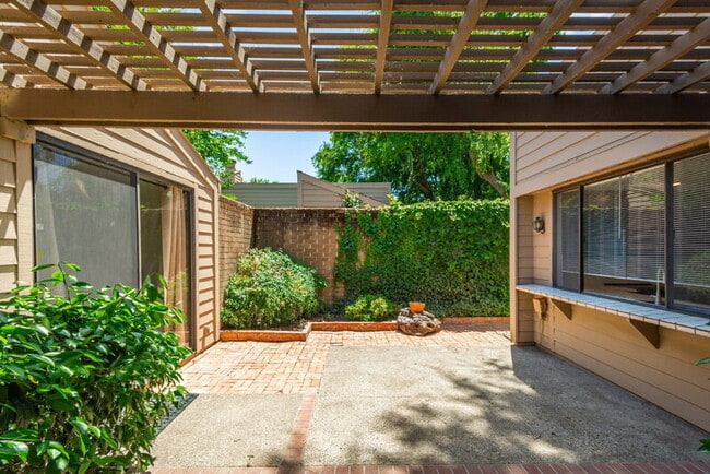 Building Photo - 478 Hartnell Pl