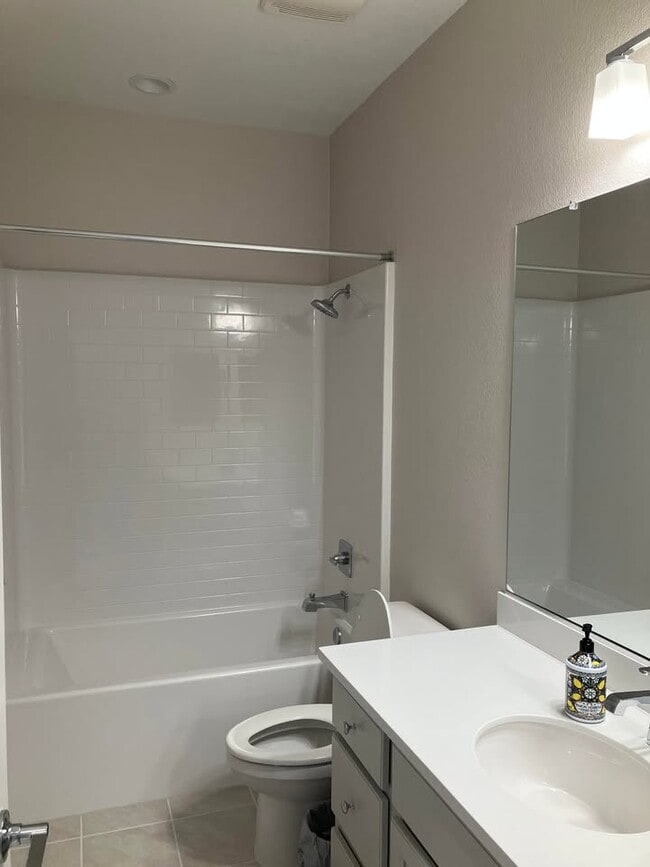 Building Photo - 5515 Holly Bay Ave