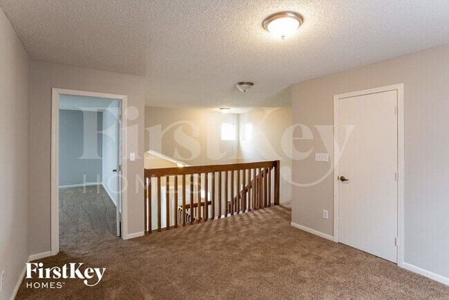 Building Photo - 10320 Liverpool Way