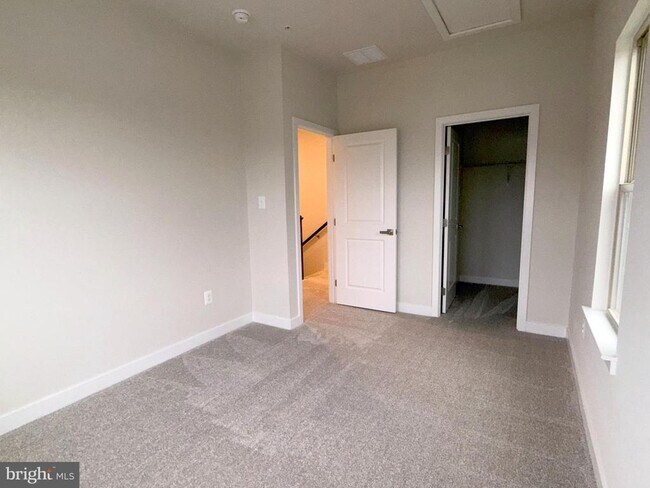 Building Photo - 9331 Klamath Ct