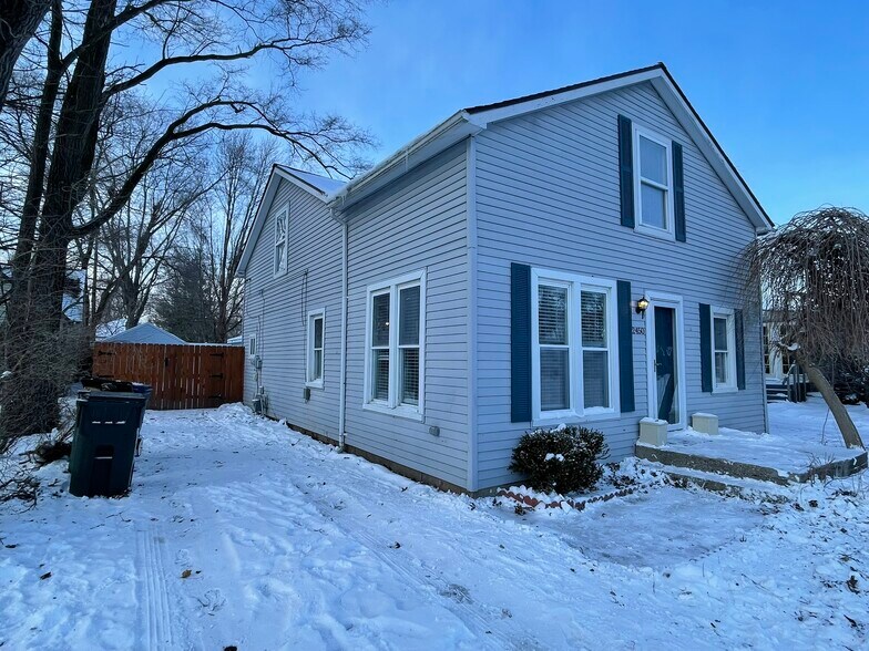 Building Photo - 2450 Gerald Ave