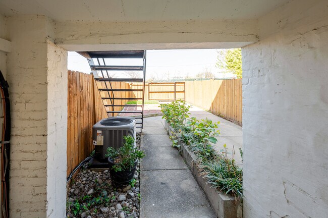 Building Photo - 2726 10th St NE