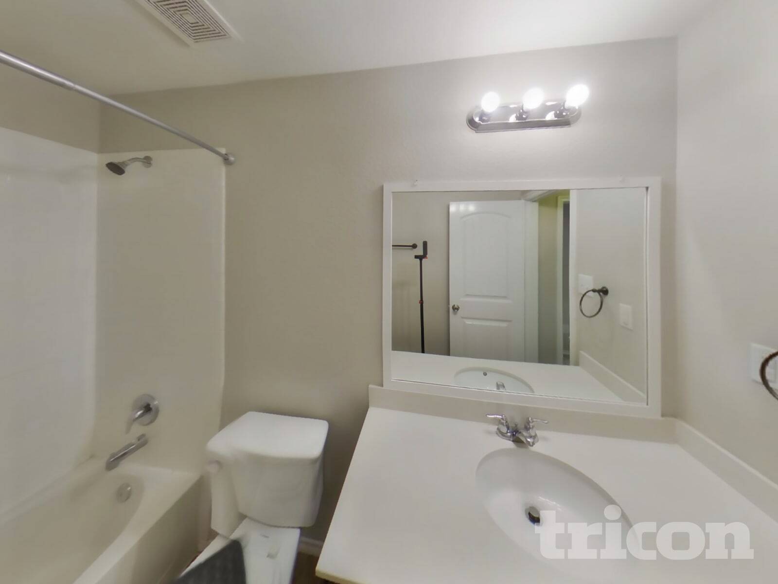 Building Photo - 1114 Bellevue Dr