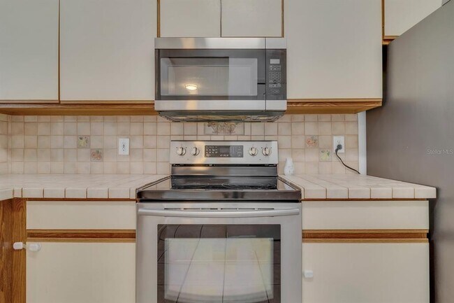 Building Photo - 2432 King Oak Ct