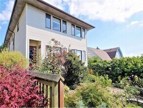 Building Photo - KIRKLAND ROSEHILL