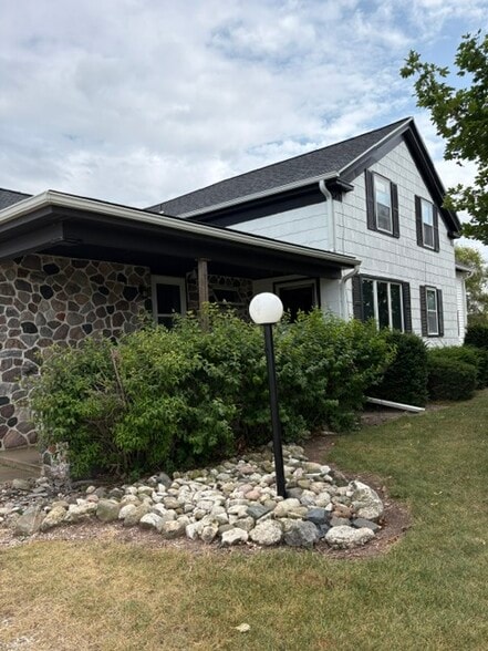 Exterior-Front - N7339 Meadowlark Rd