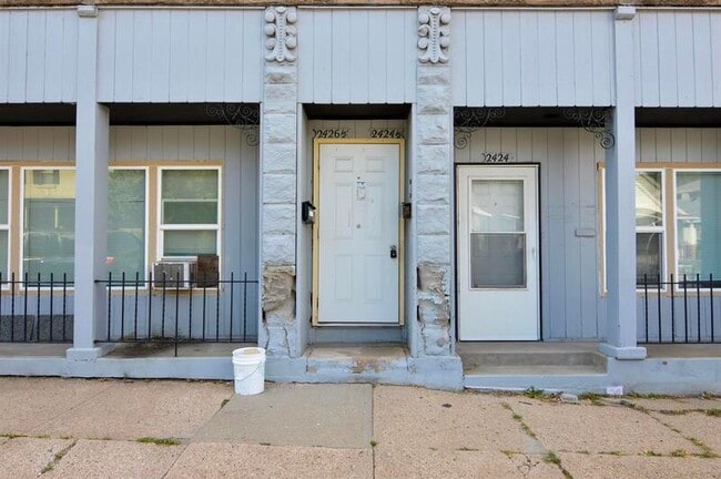 Building Photo - 2426 1/2 S 16th St #7