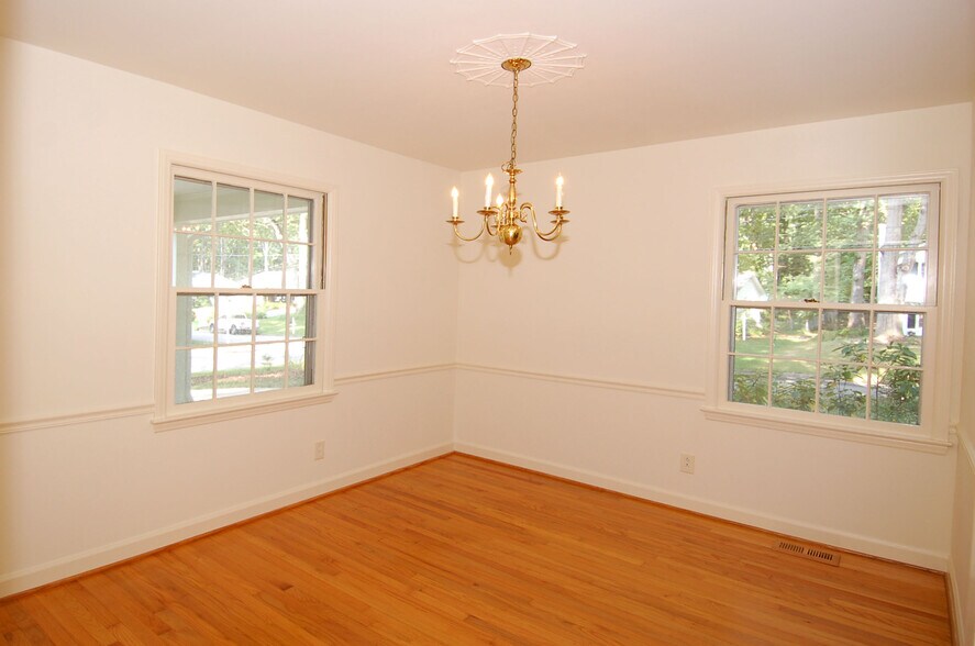 Building Photo - 5400 Emerson Dr
