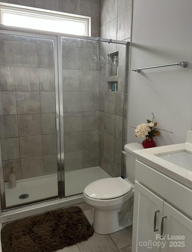 Building Photo - 119 Tiller Way