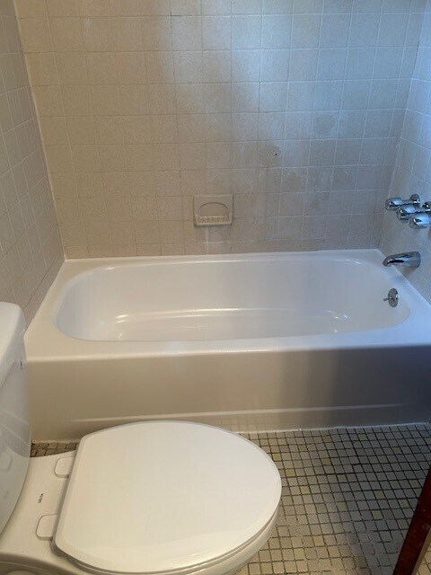 Bathub-Shower - 30 Cliff St