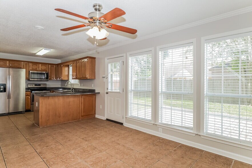 Building Photo - 6671 Hidden Fern Ln E