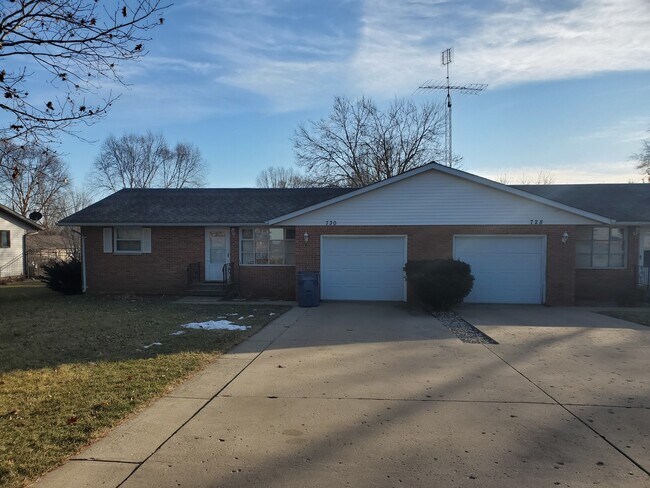 Building Photo - 728 N 2853rd Rd