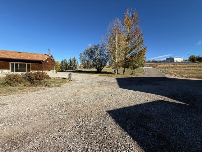 Building Photo - 3 Bed 2 Bath Large Semi-Rural Modern Beautiful Home