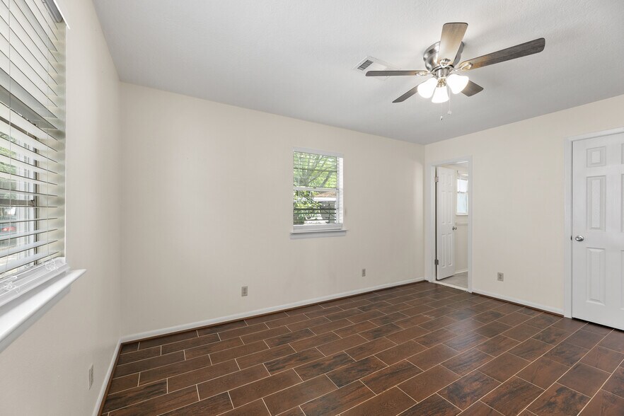 Building Photo - 717 Cedar Bayou Rd