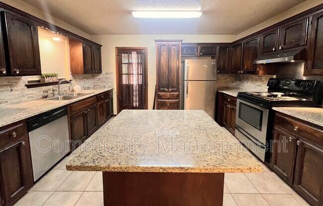 Building Photo - 9868 Kinglet Dr