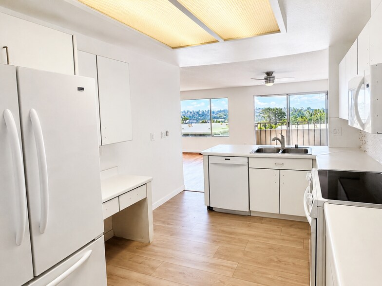Building Photo - 6337 Caminito Andreta