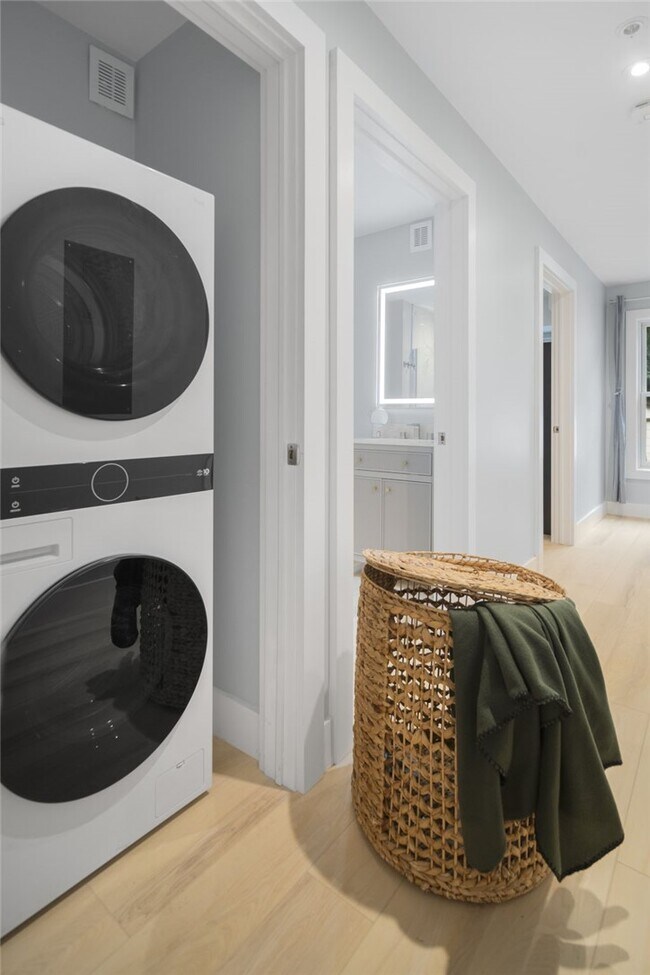 Building Photo - 200 Highland Ave