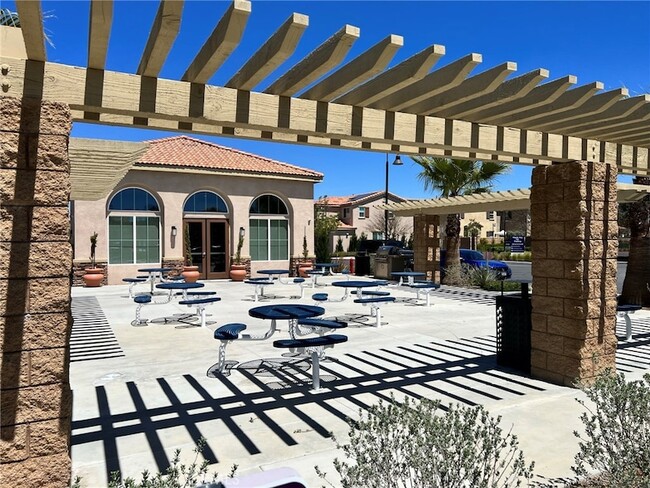 Building Photo - 136 Trellis Ct